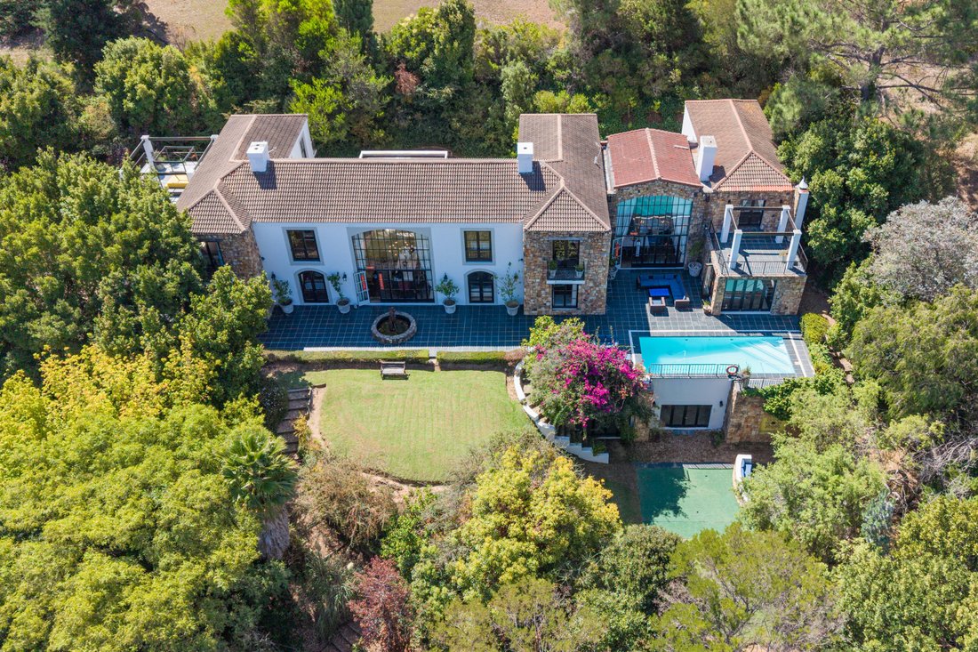 House in Constantia, Southern Suburbs, Cape Town 2 - 19116517