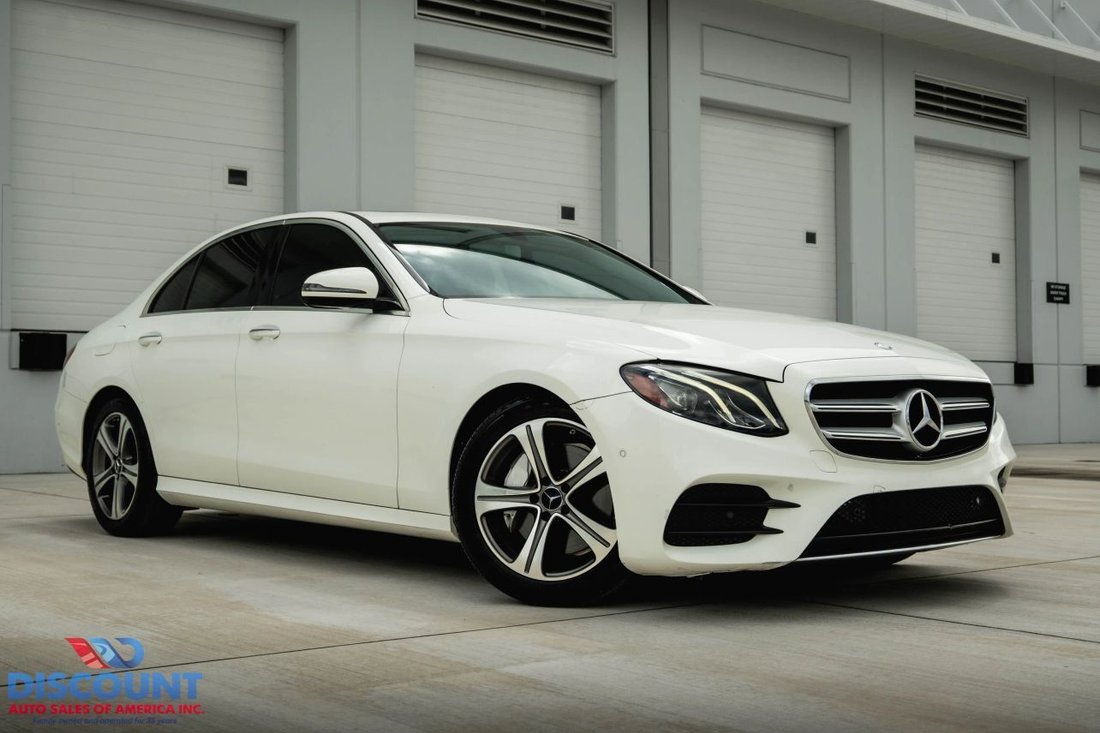 Sedan in Opa Locka, FL, United States 1 - 19112351