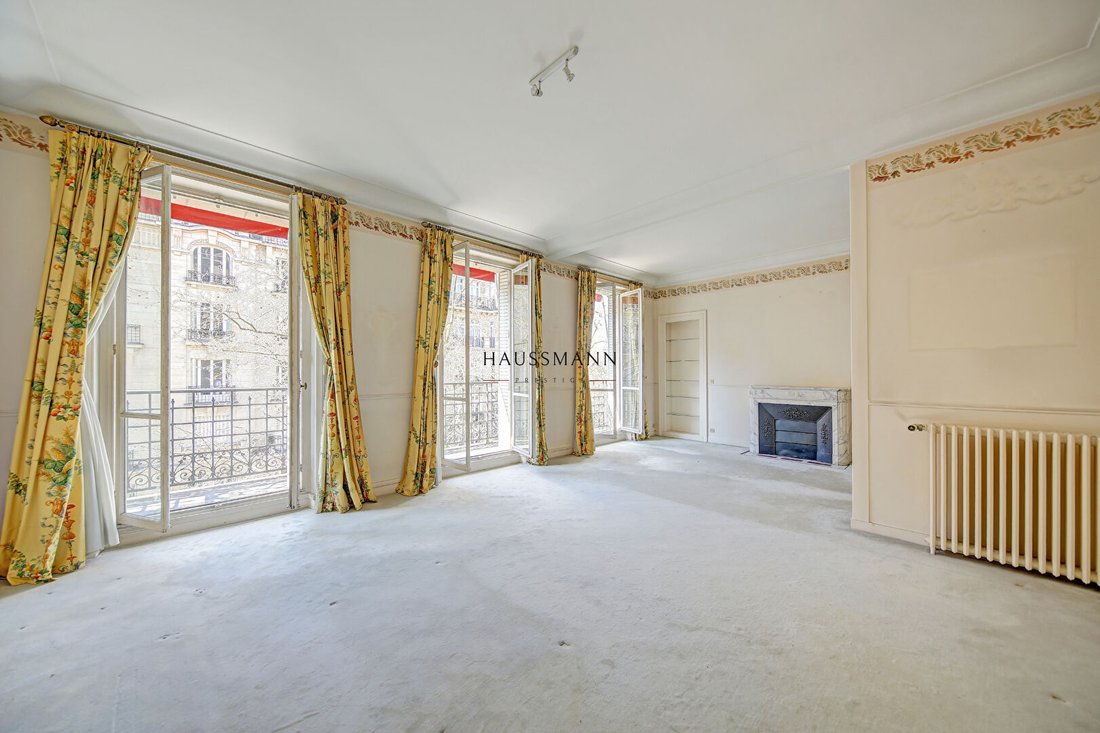 Apartment in Gros Caillou, Paris 7e Arrondissement, Paris 2 - 15735635