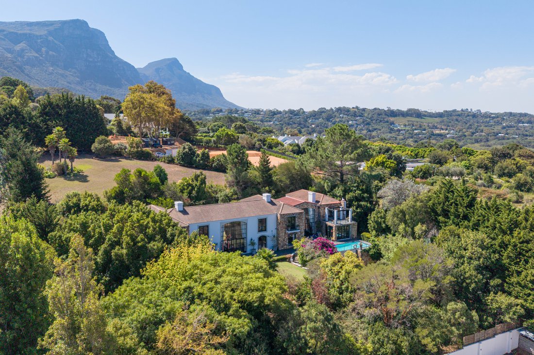 House in Constantia, Southern Suburbs, Cape Town 3 - 19116517