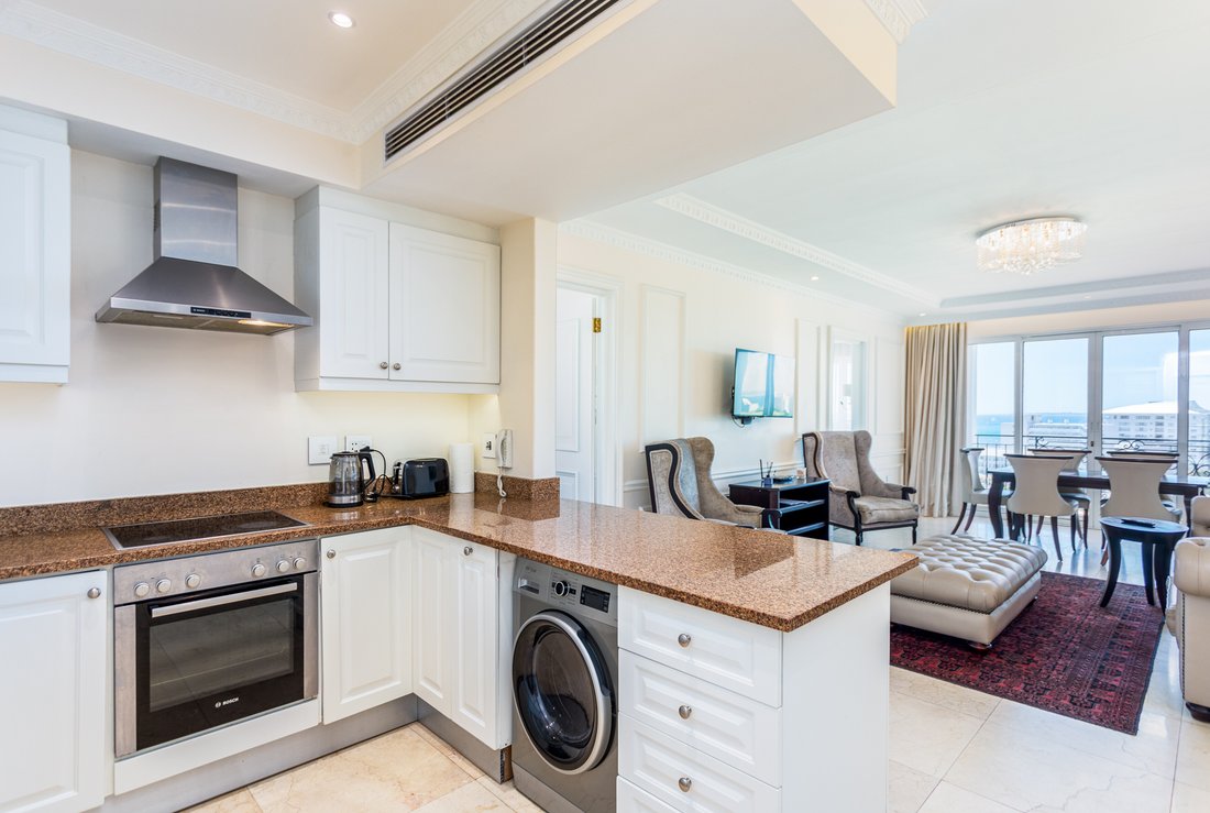 Apartment in Sea Point, Atlantic Seaboard, Cape Town 3 - 19116289