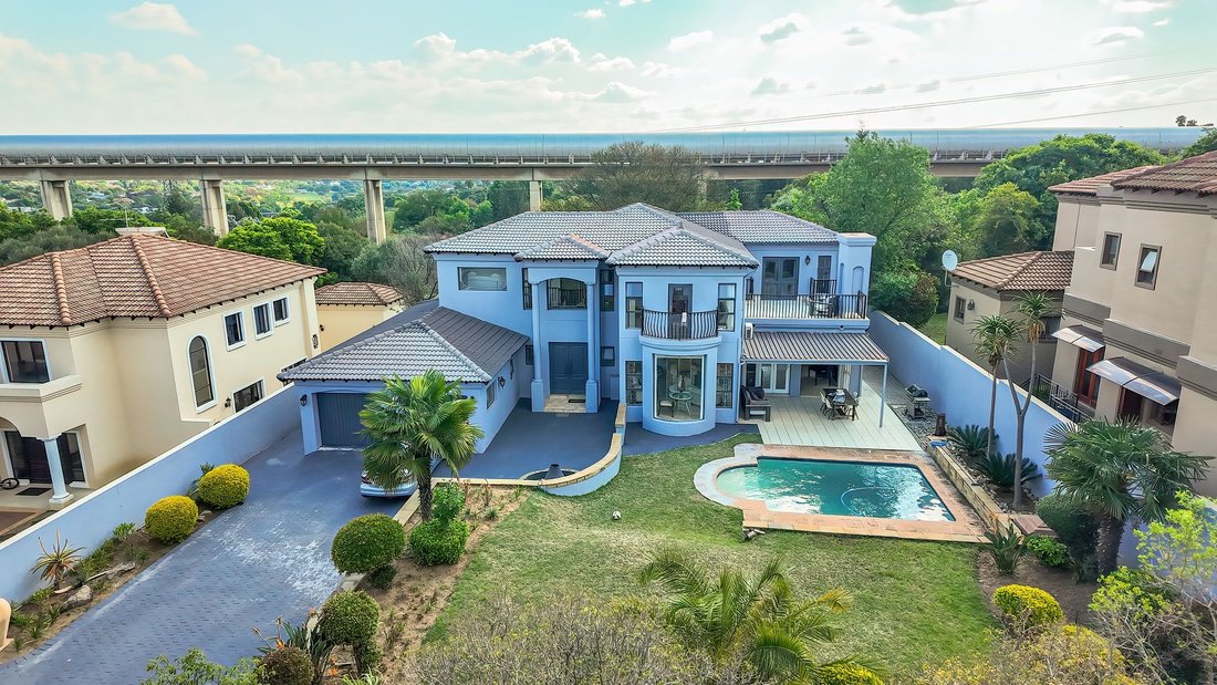 Estate in Dainfern Valley, Gauteng, South Africa 2 - 19116264