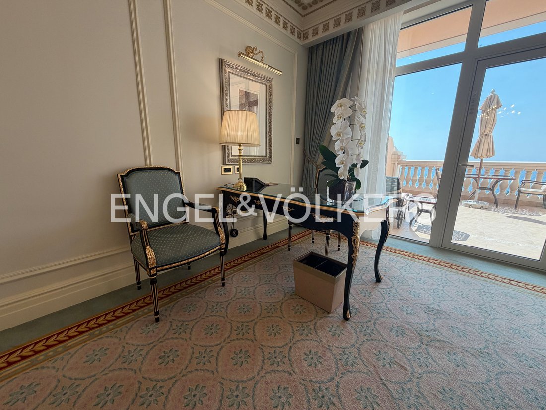 Palm Jumeirah, Dubai, United Arab Emirates 5 - 19116923