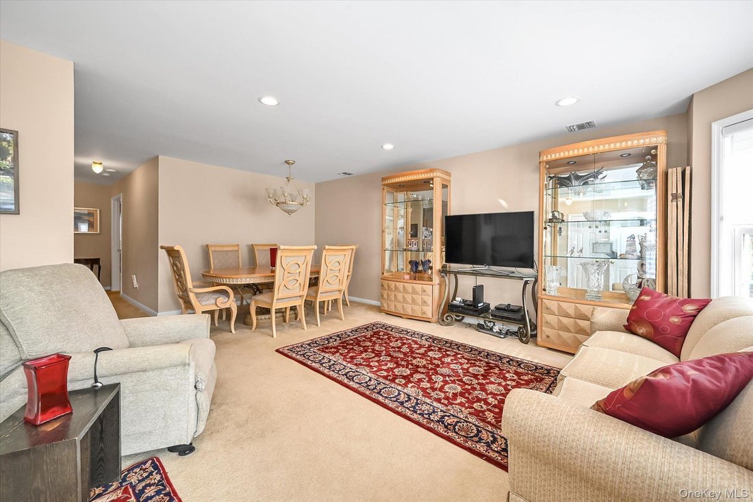 Condo in Melville, New York, United States 4 - 19115545