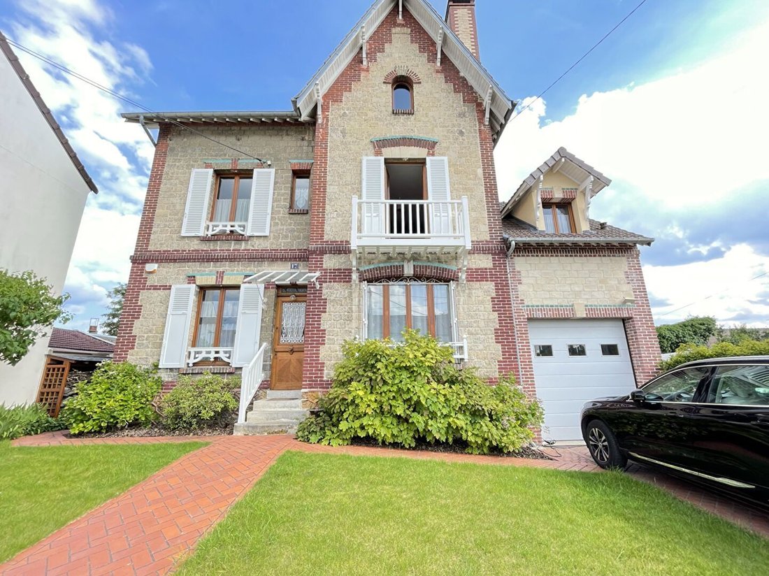 Casa a Est, Beaumont-sur-Oise, Francia 1 - 17241437