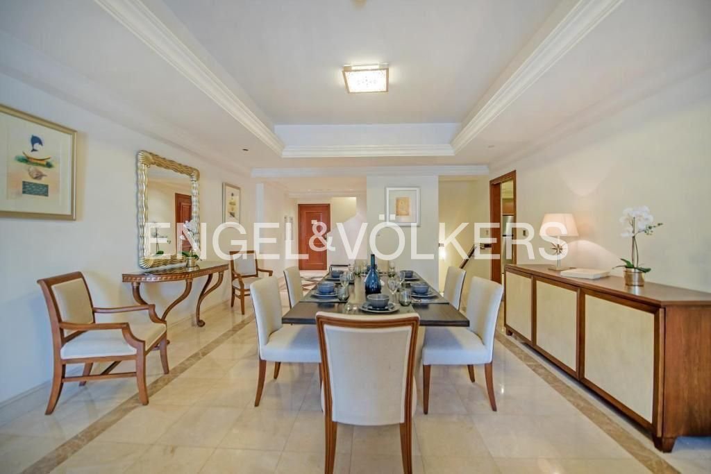 Townhouse in Palm Jumeirah, Dubai, United Arab Emirates 5 - 19116126