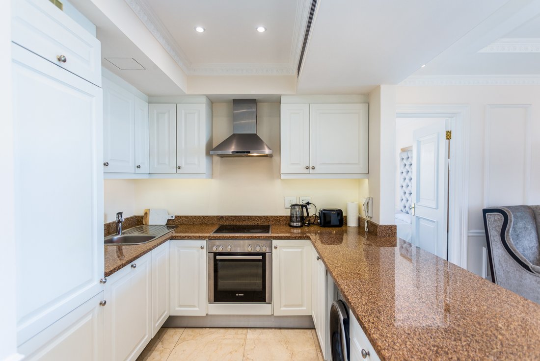 Apartment in Sea Point, Atlantic Seaboard, Cape Town 5 - 19116289