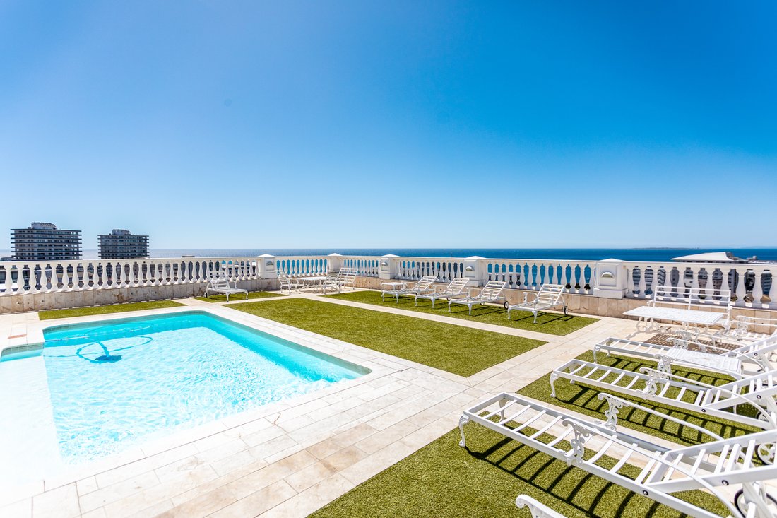 Apartment in Sea Point, Atlantic Seaboard, Cape Town 1 - 19116389