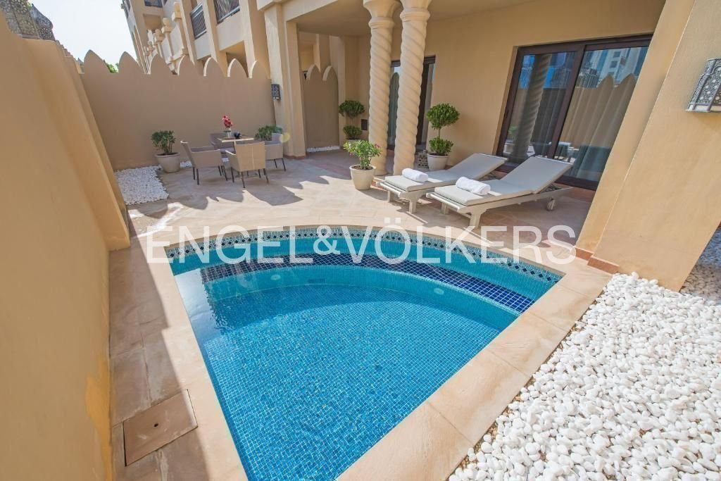 Townhouse in Palm Jumeirah, Dubai, United Arab Emirates 2 - 19116126