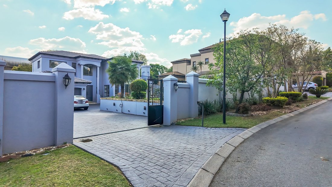 Estate in Dainfern Valley, Gauteng, South Africa 3 - 19116264