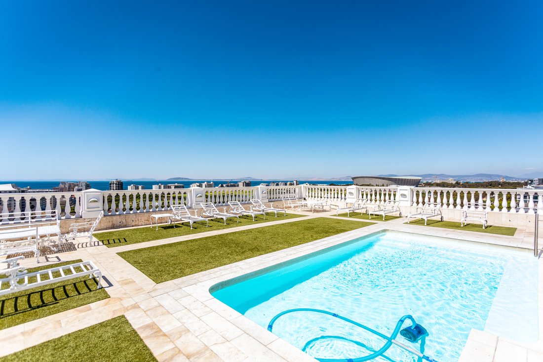 Apartment in Sea Point, Atlantic Seaboard, Cape Town 4 - 19116389