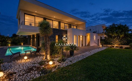 Villa in Mont Saint Clair-Hôtel de Ville, Sète, France 1