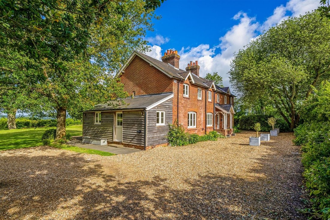 House in Hampshire, England 1 - 18188818