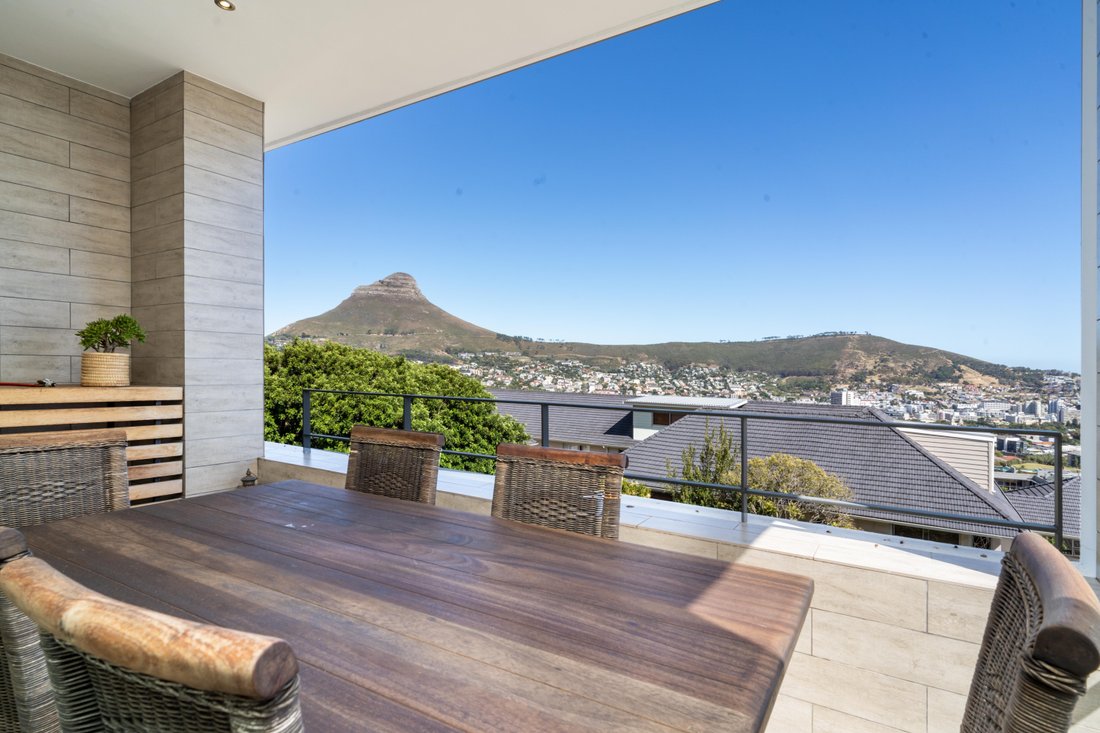 Apartment in Vredehoek, City Bowl, Cape Town 2 - 19116236