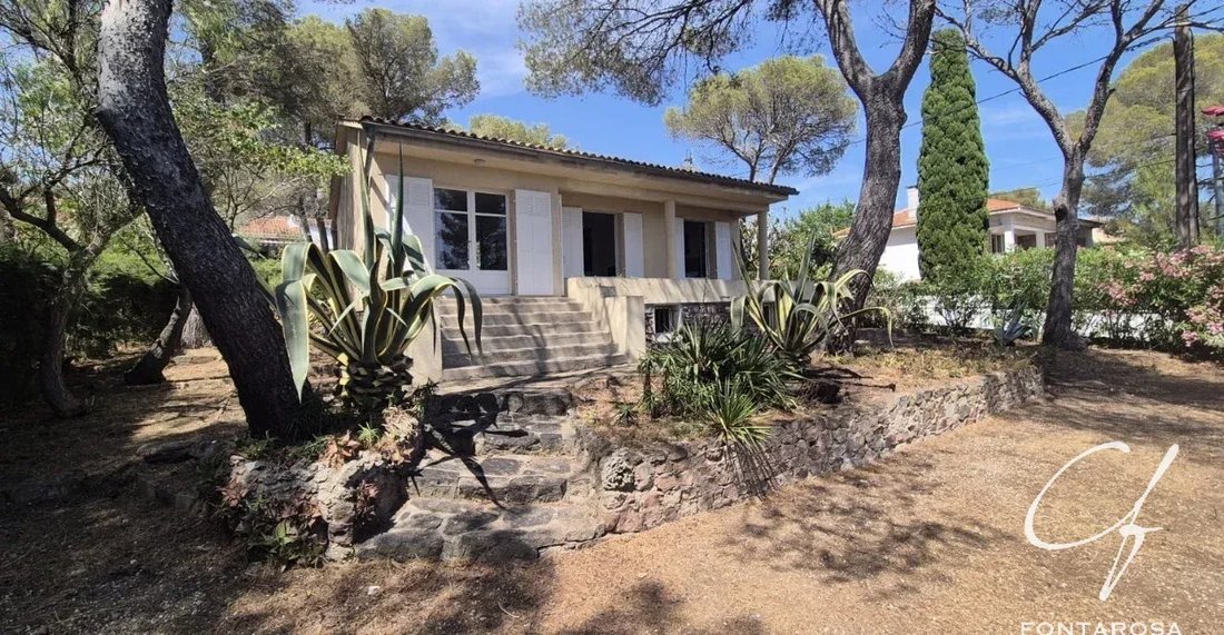 Casa en Les Plaines-Les Tasses, Saint-Raphaël, Francia 1 - 19097816