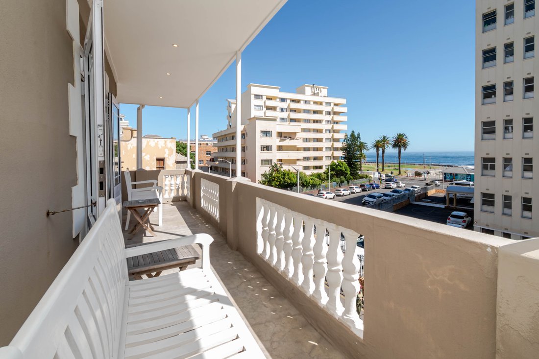 Apartment in Three Anchor Bay, Atlantic Seaboard, Cape Town 3 - 19116813