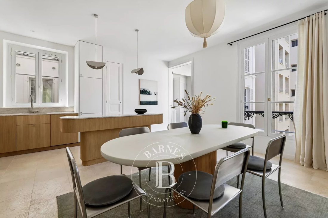 Apartment in Invalides, Paris 7e Arrondissement, Paris 4 - 19111423