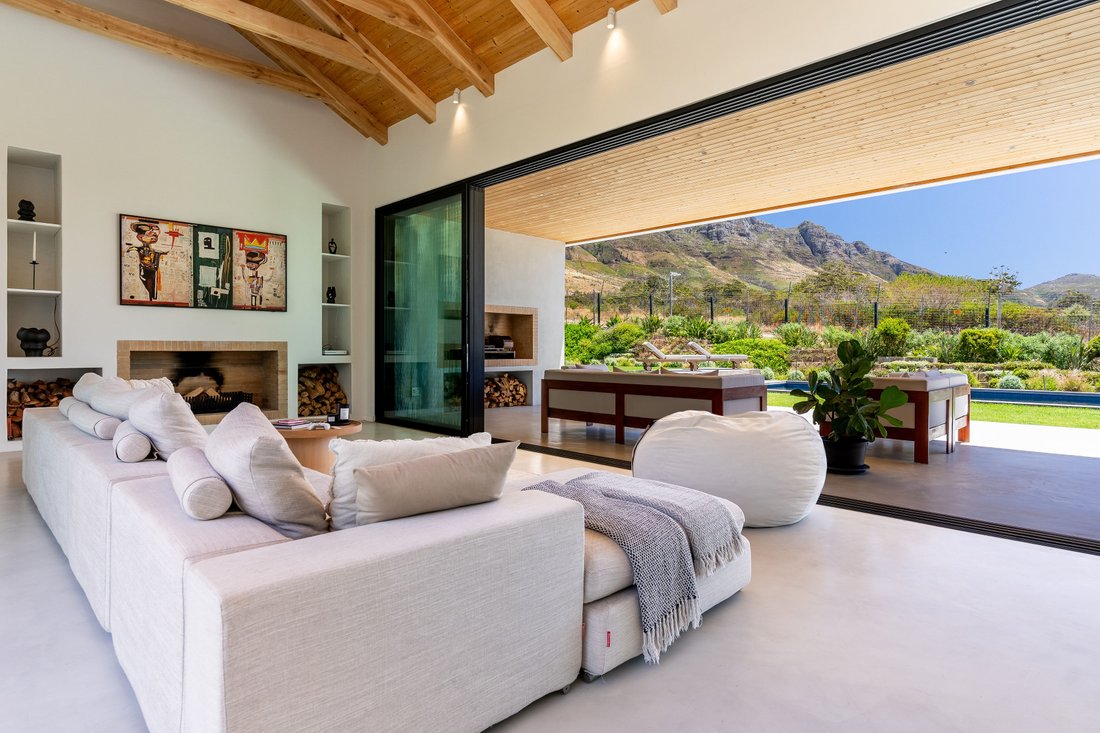 House in Steenberg Estate, Southern Suburbs, Cape Town 4 - 19116303