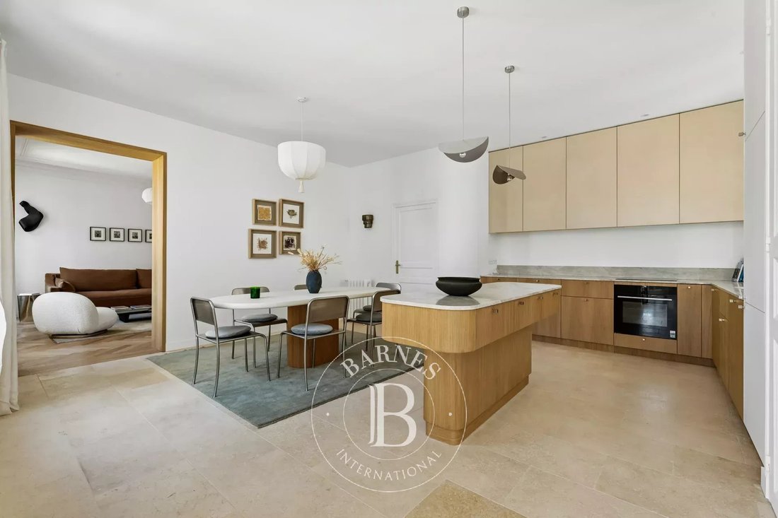 Apartment in Invalides, Paris 7e Arrondissement, Paris 5 - 19111423