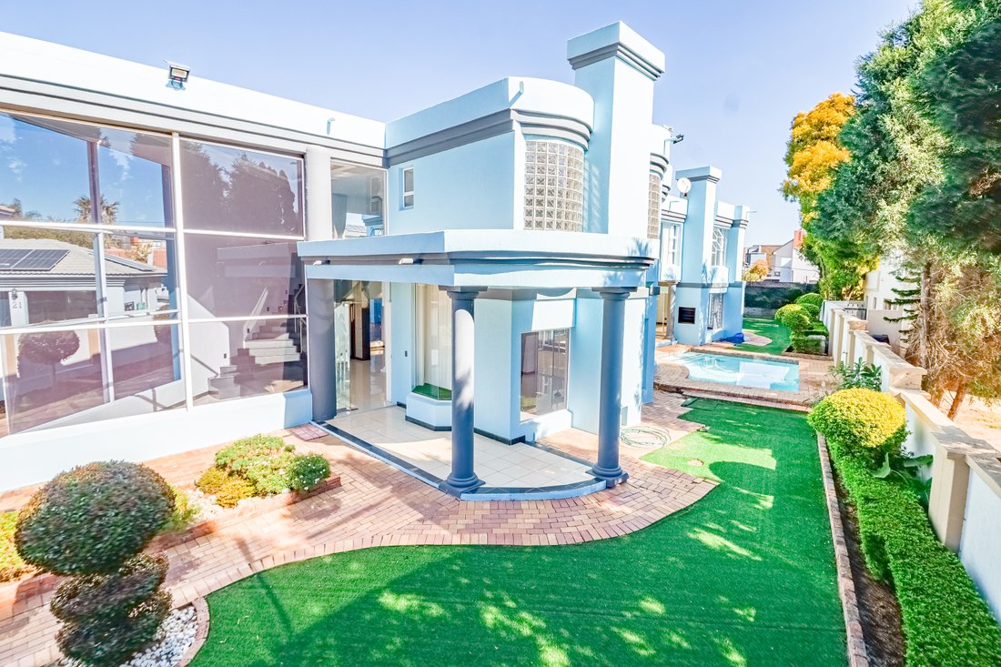 Maisons de campagne à Silver Lakes Golf Estate, Gauteng, Afrique du Sud 1 - 19116420