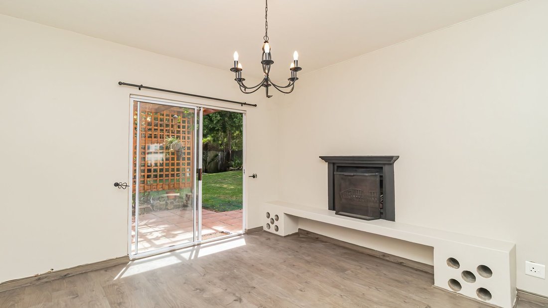 Townhouse in Tokai, Southern Suburbs, Cape Town 4 - 19116278