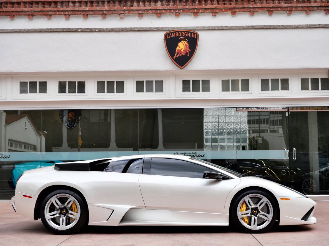 Coupe in Beverly Hills, CA, United States 2 - 19115742