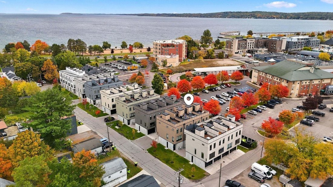 Townhouse in Garfield Township, Michigan, United States 1 - 19114665