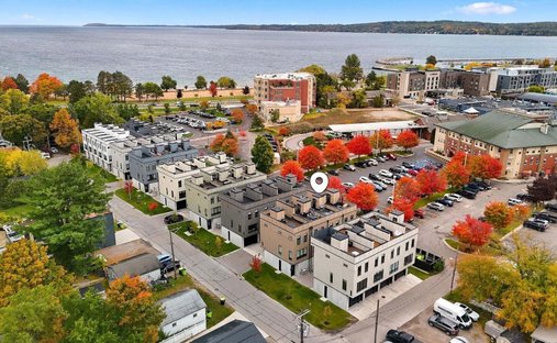 Townhouse in Garfield Township, Michigan, United States 1