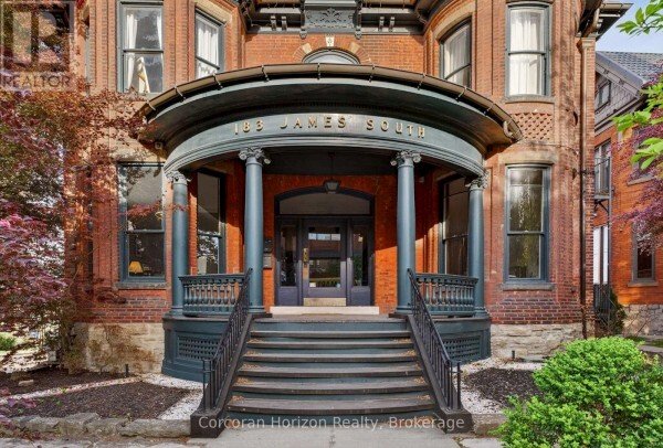 House in Hamilton, Ontario, Canada 4 - 19116892