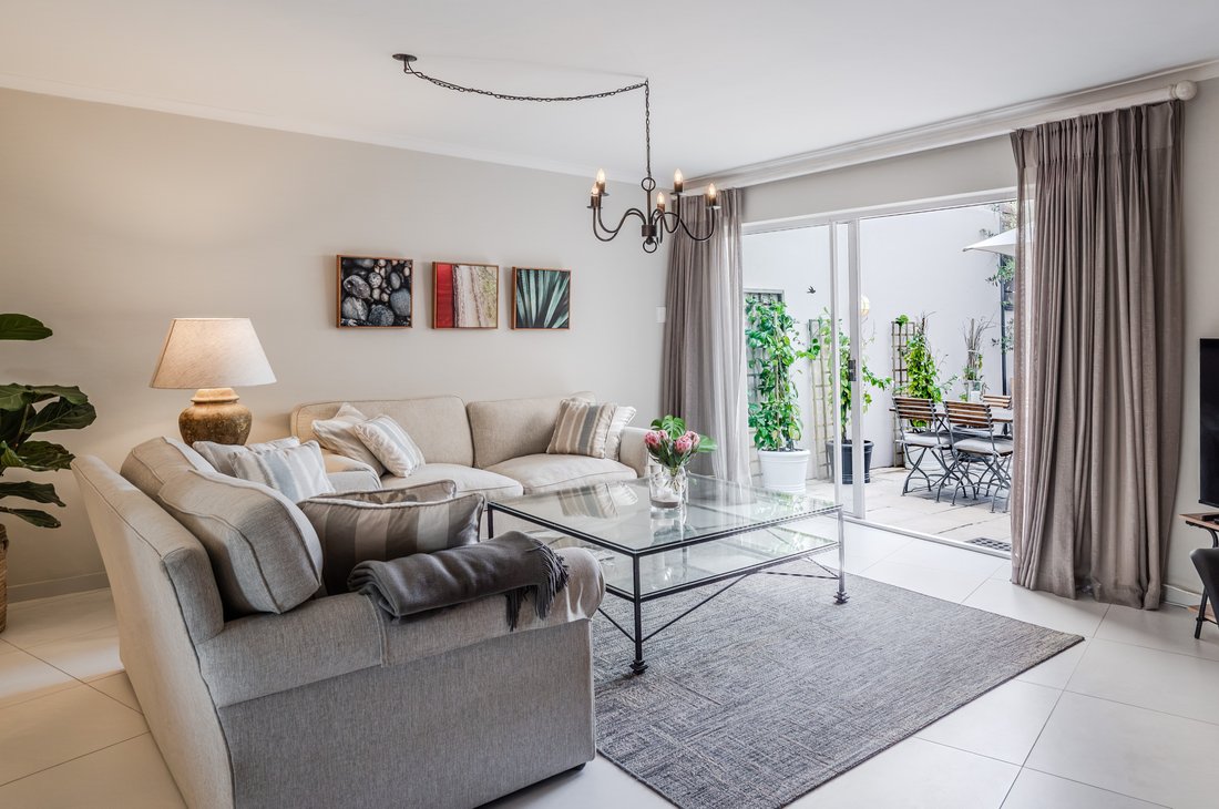 Apartment in Bantry Bay, Atlantic Seaboard, Cape Town 4 - 19116302