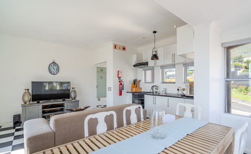 Country House in Camps Bay, Atlantic Seaboard, Cape Town 1