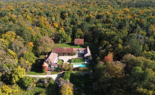 Finca en Châtel-Gerard, Borgoña-Franco Condado, Francia 1