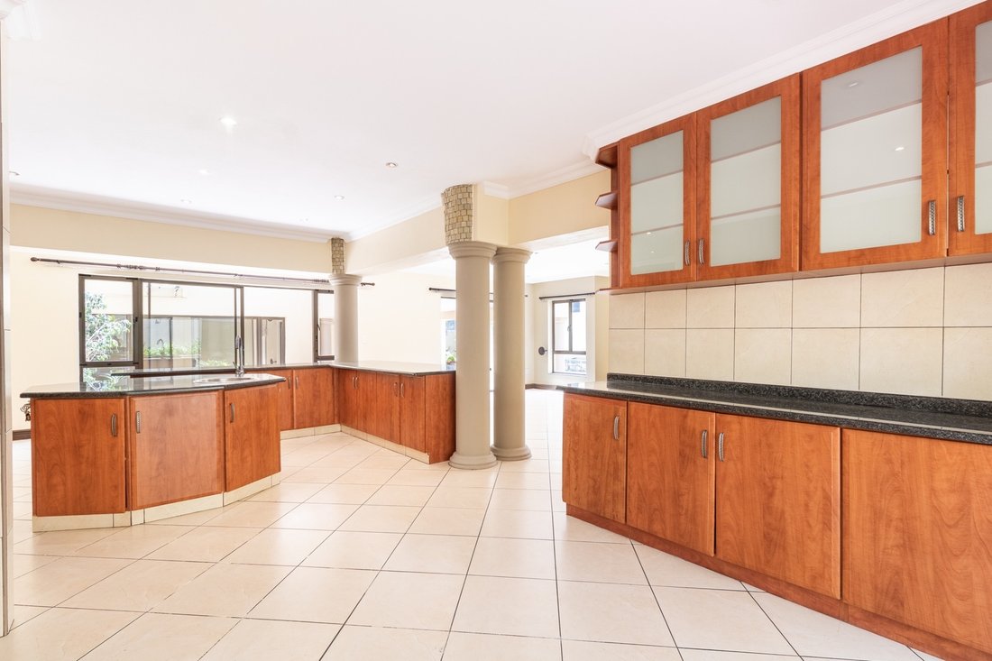 Estate in Dainfern, Gauteng, South Africa 5 - 19116423