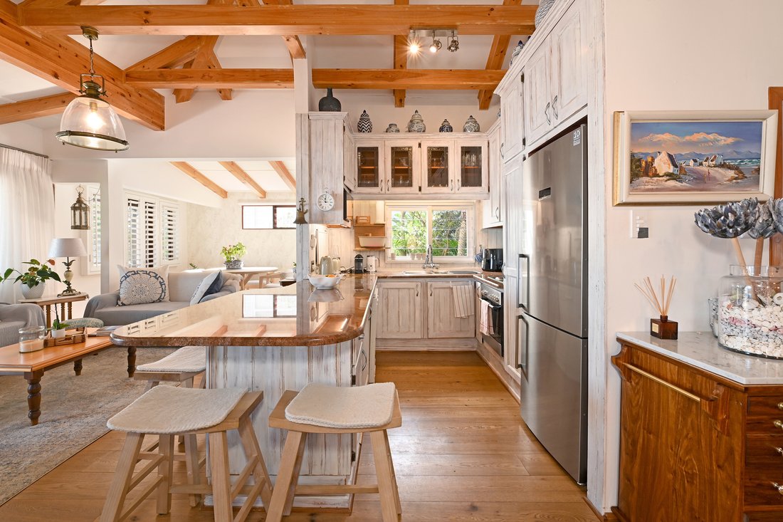 Country House in Camps Bay, Atlantic Seaboard, Cape Town 2 - 19116646