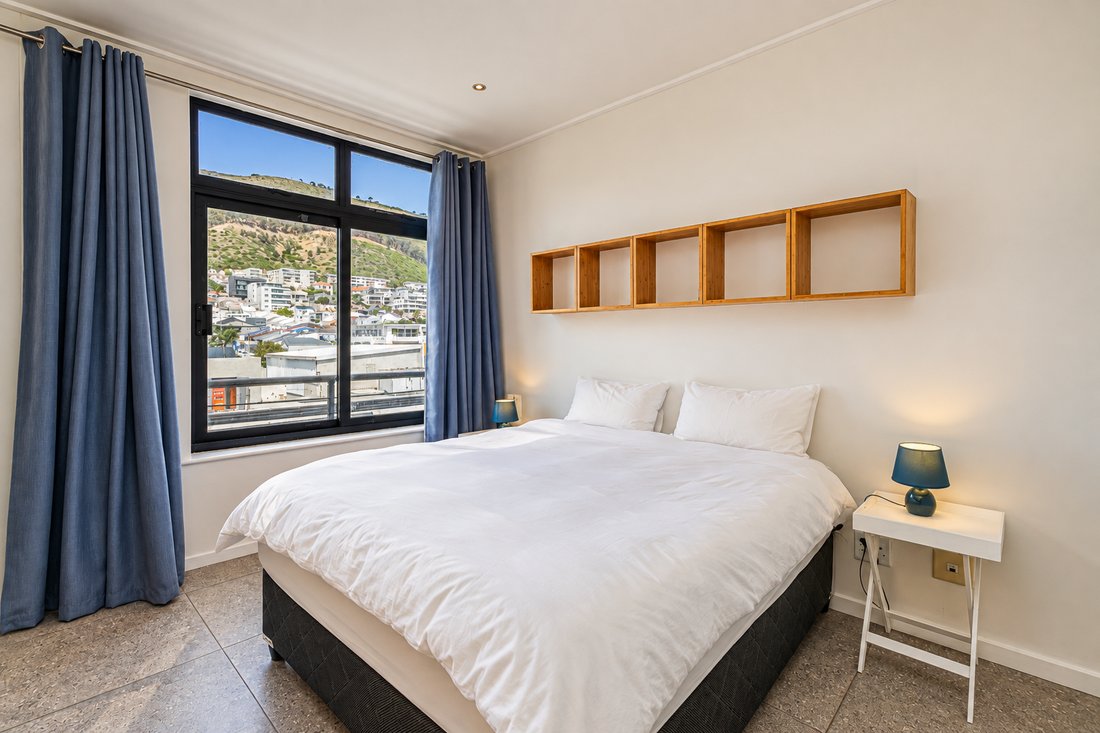 Apartment in Sea Point, Atlantic Seaboard, Cape Town 5 - 19116816
