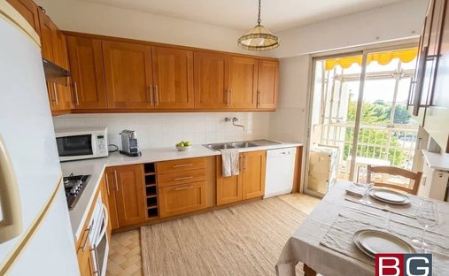 Appartement à Place de Gaulle, Antibes, France 1