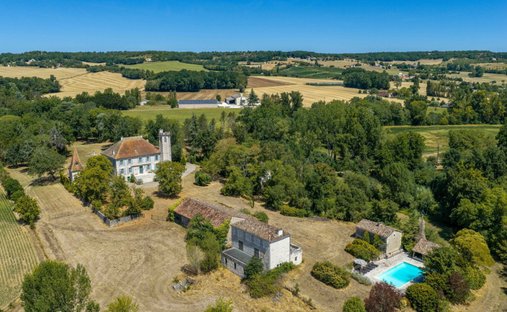 Chateau  en Montcuq, Montcuq-en-Quercy-Blanc, Francia 1