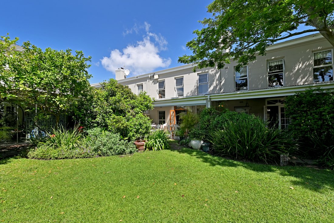 Townhouse in Newlands, Southern Suburbs, Cape Town 1 - 19116742