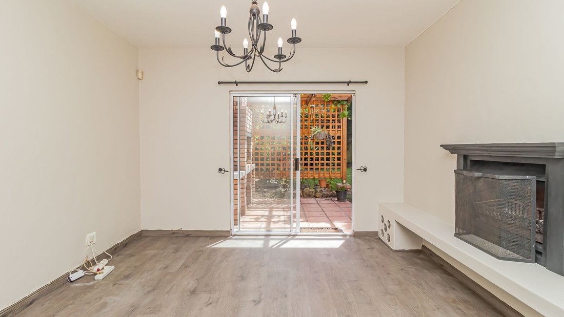 Townhouse in Tokai, Southern Suburbs, Cape Town 3 - 19116278