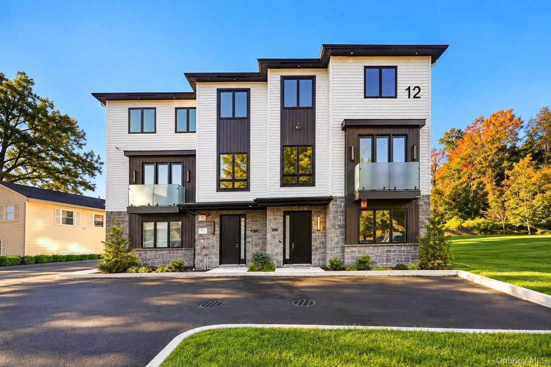 Condo in Spring Valley, New York, United States 2 - 19114218