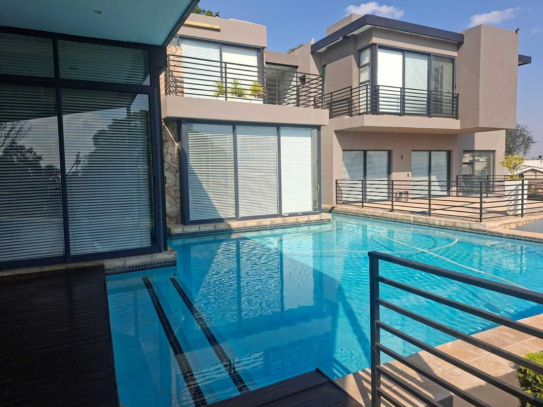 Casa en Bedfordview, Gauteng, Sudáfrica 1 - 19116703