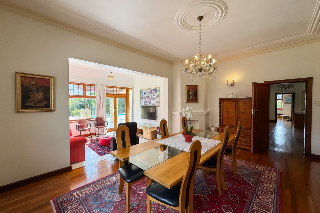 House in Constantia, Southern Suburbs, Cape Town 5 - 19116641