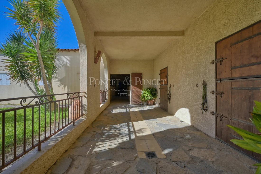 Estate in Peripherie, Aigues-Mortes, France 5 - 19115823