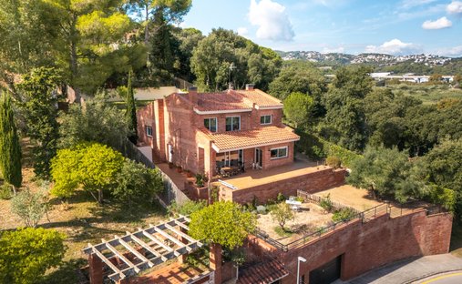 Villa in Sant Pol de Mar, Catalonia, Spain 1