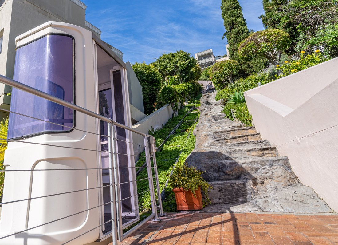 Apartment in Bantry Bay, Atlantic Seaboard, Cape Town 2 - 19116302