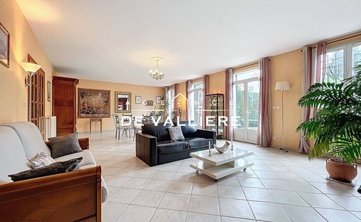 House in Centre, Nanterre, France 1