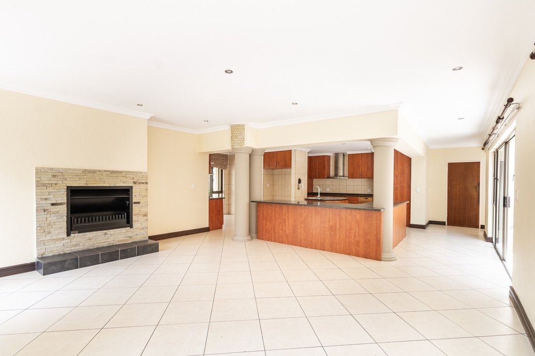 Estate in Dainfern, Gauteng, South Africa 4 - 19116423
