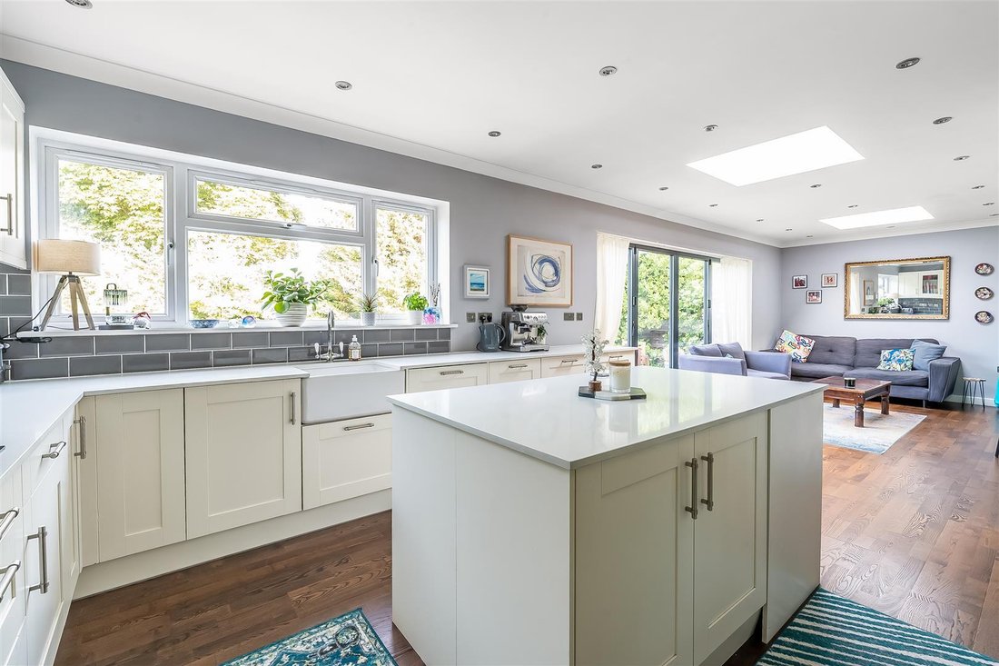 House in Hawks Hill, Fetcham, England 2 - 19118054