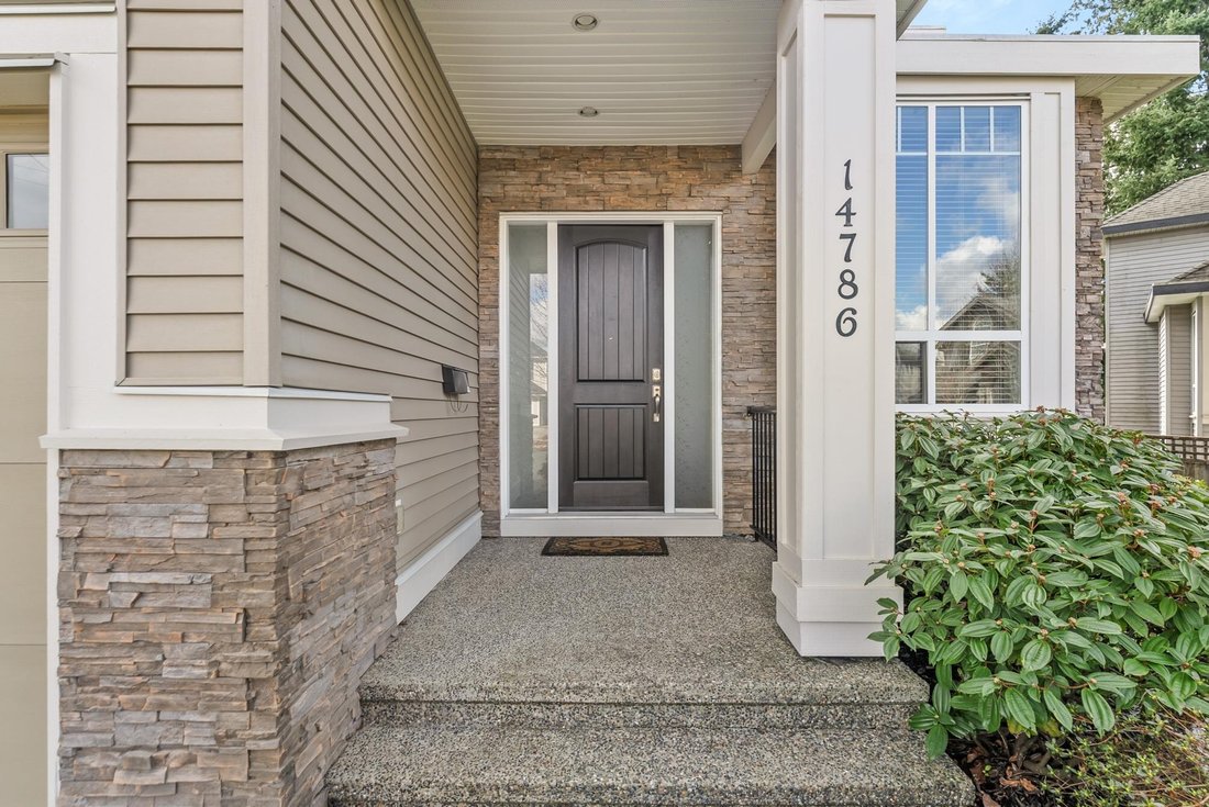 House in Surrey, British Columbia, Canada 2 - 19117348