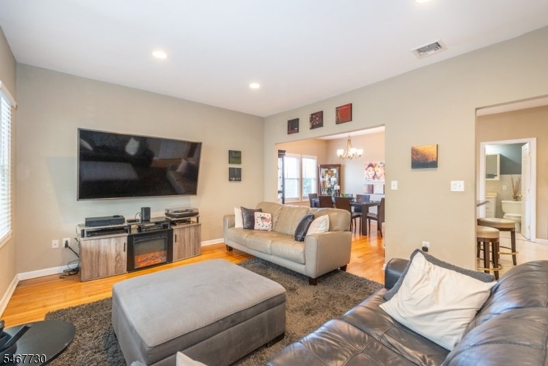 House in Totowa, New Jersey, United States 5 - 19117089